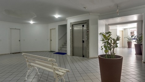 Aluguel mensal apartamento 1 dormitório 100 m do mar!