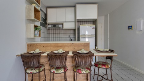 Aluguel mensal apartamento 1 dormitório 100 m do mar!