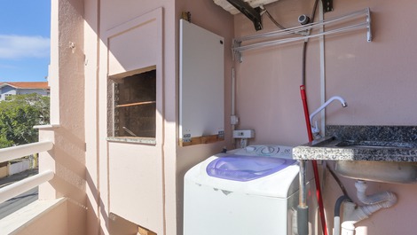 Aluguel mensal apartamento 1 dormitório 100 m do mar!