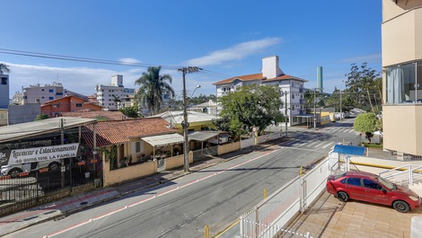 Aluguel mensal apartamento 1 dormitório 100 m do mar!