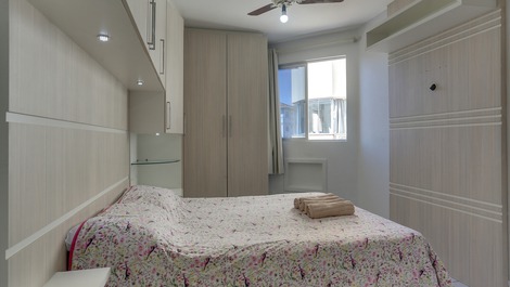 Aluguel mensal apartamento 1 dormitório 100 m do mar!