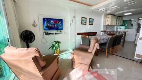 Lindo triplex de frente para o mar, com 4 suítes, 5 WC, e 2 piscinas!