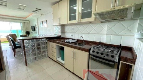 Lindo triplex de frente para o mar, com 4 suítes, 5 WC, e 2 piscinas!