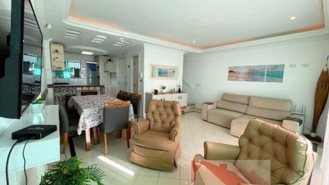 Lindo triplex de frente para o mar, com 4 suítes, 5 WC, e 2 piscinas!