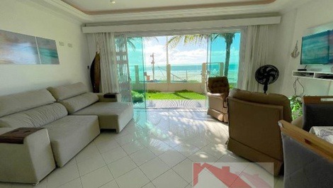 Lindo triplex de frente para o mar, com 4 suítes, 5 WC, e 2 piscinas!