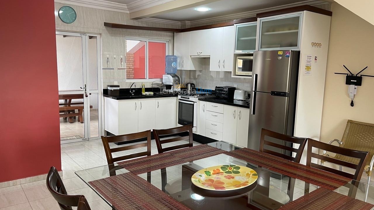 Casa para alquiler de vacaciones em Bombinhas (Praia de Bombas)