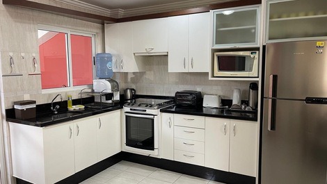 Excelente Townhouse de 3 Dormitorios en Bombas