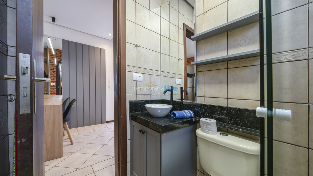 Apartamento para alquiler de vacaciones em Bombinhas (Praia de Quatro Ilhas)