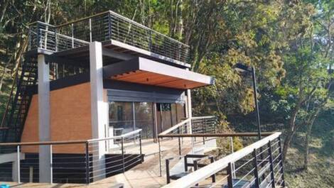 A Mountain Retreat — Nature, Comfort and Stunning Views