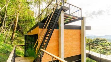 A Mountain Retreat — Nature, Comfort and Stunning Views