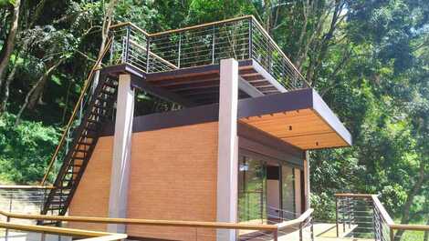 A Mountain Retreat — Nature, Comfort and Stunning Views