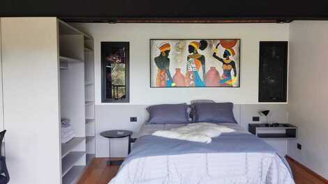 A Mountain Retreat — Nature, Comfort and Stunning Views