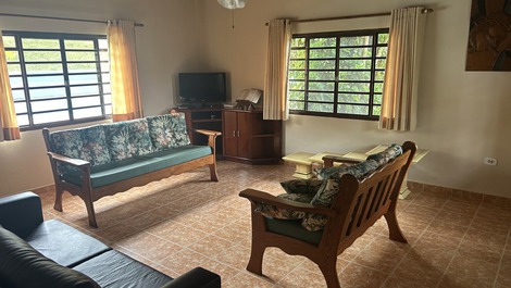 Beautiful, with pool, contact with nature and lake for fishing.