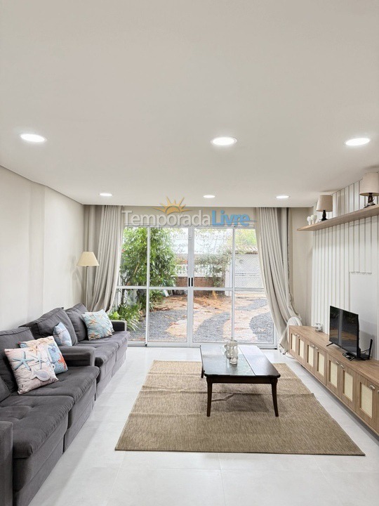 Casa para alquiler de vacaciones em Bertioga (Jardim Indaiá)