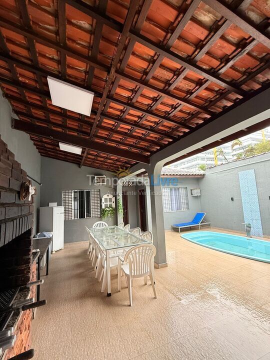 Casa para alquiler de vacaciones em Bertioga (Jardim Indaiá)