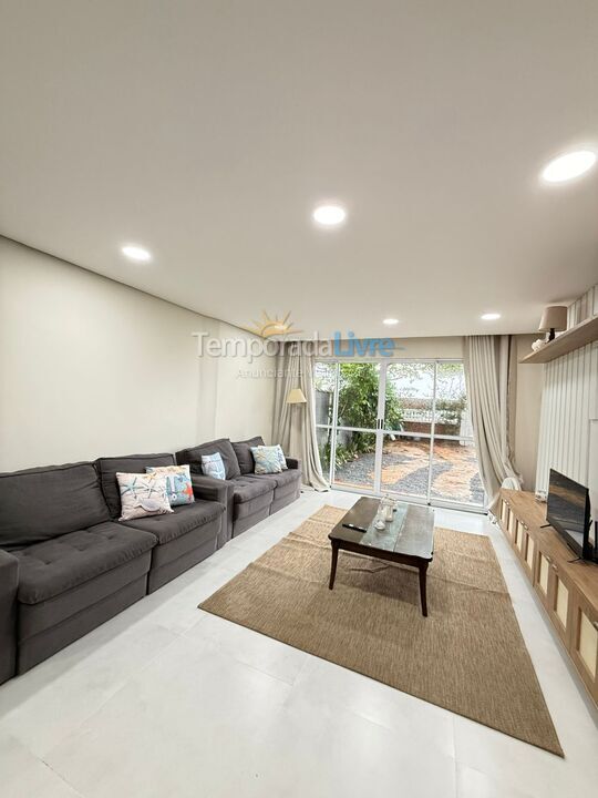 Casa para alquiler de vacaciones em Bertioga (Jardim Indaiá)