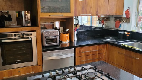 BELÍSSIMA CASA FRENTE MAR 5 SUITES - ALUGUEL POR TEMPORADA