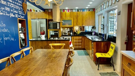 BELÍSSIMA CASA FRENTE MAR 5 SUITES - ALUGUEL POR TEMPORADA