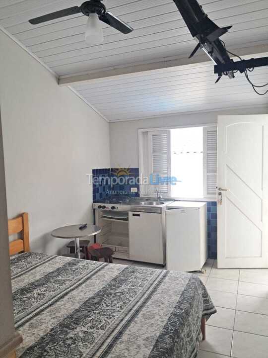 Apartamento para aluguel de temporada em Ubatuba (Praia das Toninhas)