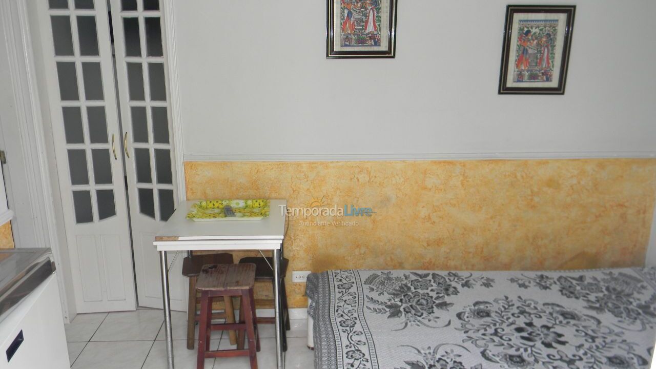 Apartamento para aluguel de temporada em Ubatuba (Praia das Toninhas)