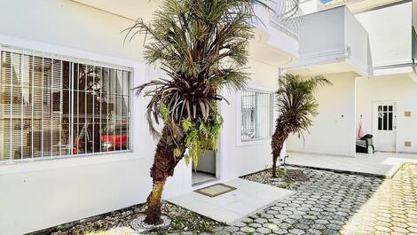 Modern House in Canasvieiras - Comfort and Elegance 3 Blocks from...