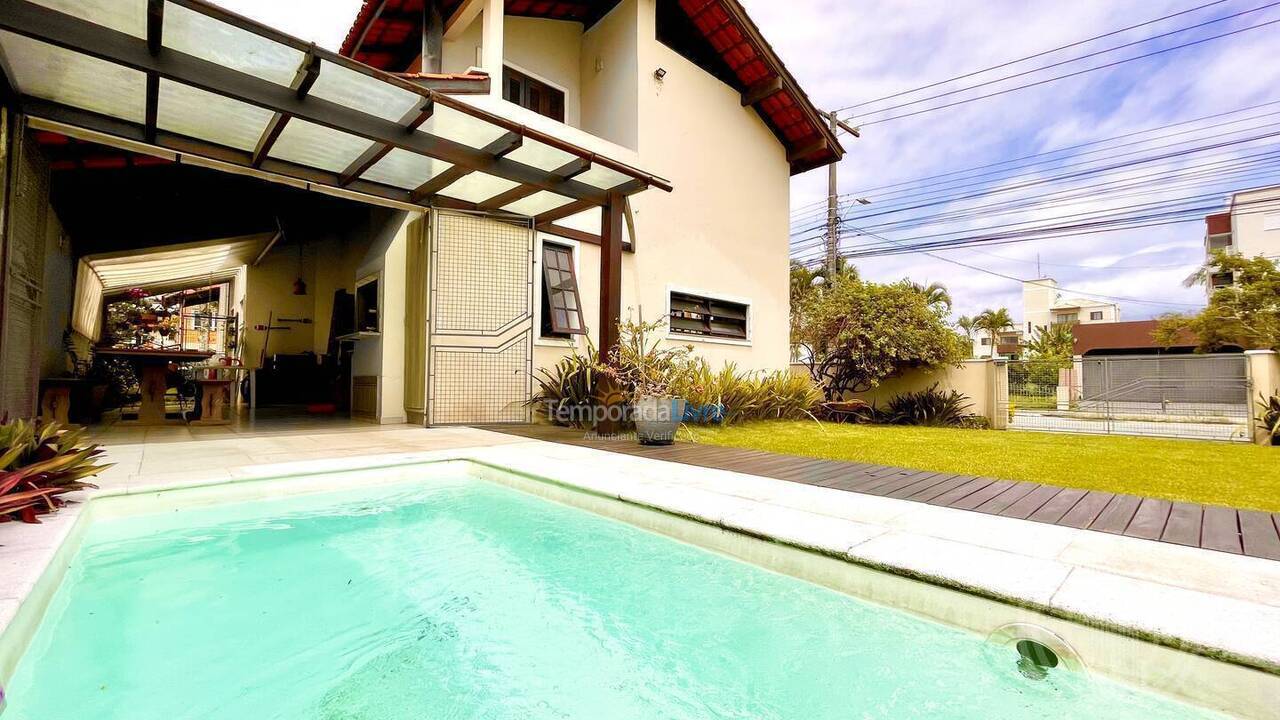 Casa para aluguel de temporada em Florianopolis (Canasvieiras)