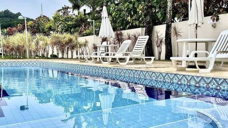 Casa en condominio con 4 suites, a una cuadra de la playa. TEMPORADA