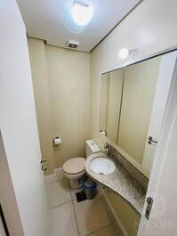 Apartamento 2 dormitórios meia quadra do mar TEMPORADA