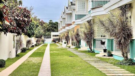 Casa en condominio con 4 suites, a una cuadra de la playa. TEMPORADA