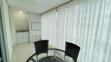 Apartamento 2 dormitórios meia quadra do mar TEMPORADA