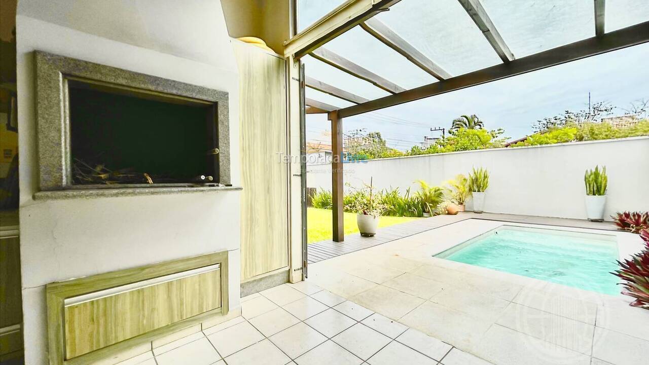 Casa para aluguel de temporada em Florianopolis (Canasvieiras)
