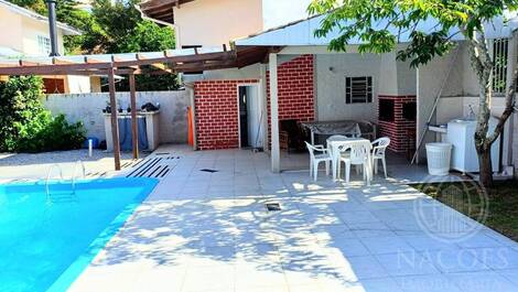 6 bedroom house for SEASONAL