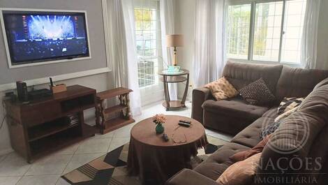 6 bedroom house for SEASONAL