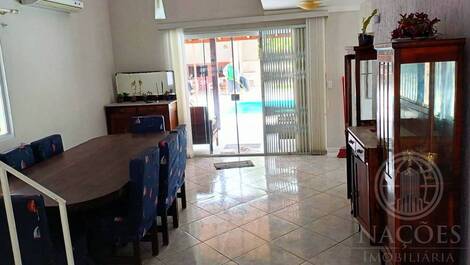 6 bedroom house for SEASONAL