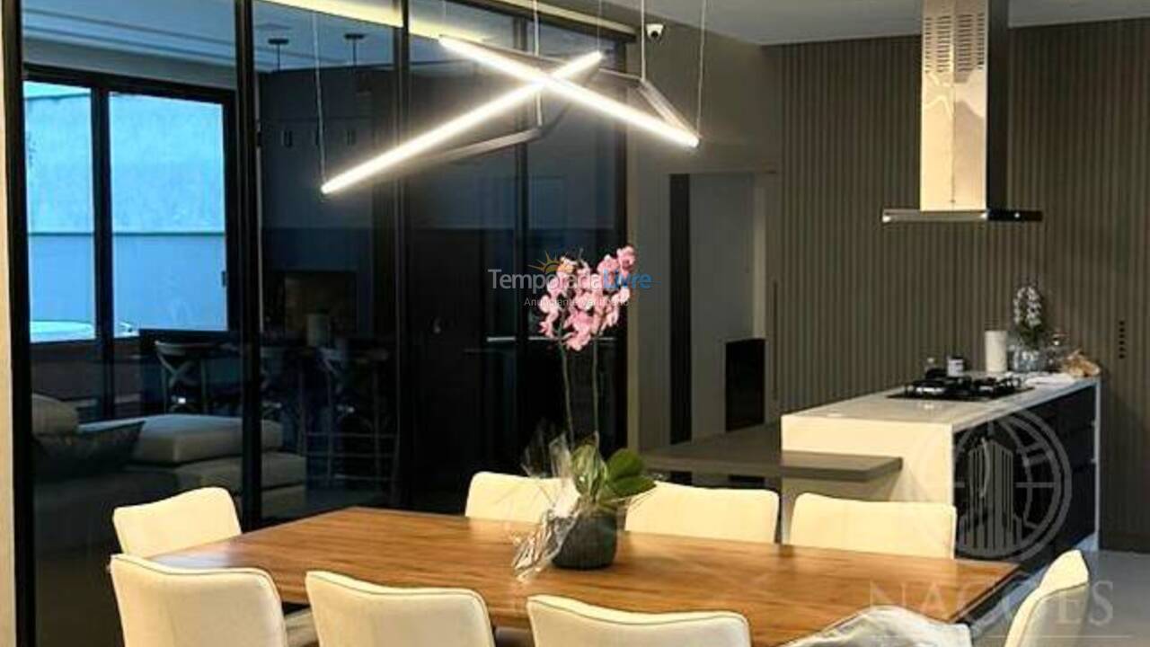 Casa para aluguel de temporada em Florianopolis (Praia dos Ingleses)