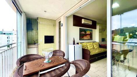 Apartamento 2 dormitórios uma quadra e meia do mar TEMPORADA