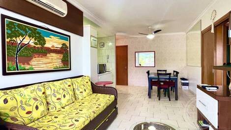 Apartamento 2 dormitórios uma quadra e meia do mar TEMPORADA