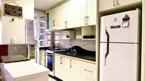 Apartamento 2 dormitórios uma quadra e meia do mar TEMPORADA