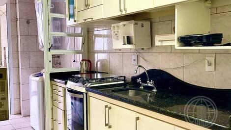 Apartamento 2 dormitórios uma quadra e meia do mar TEMPORADA