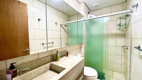 Apartamento 2 dormitórios uma quadra e meia do mar TEMPORADA