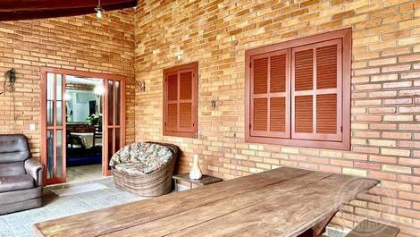 3 bedroom house with swimming pool SEASONAL