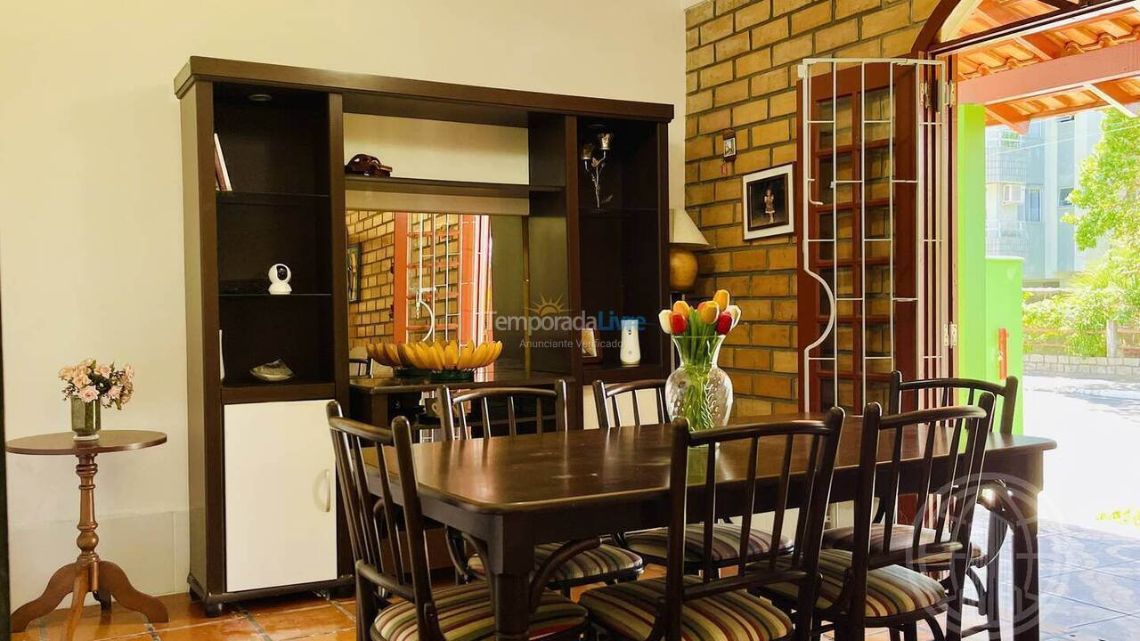 Casa para aluguel de temporada em Florianopolis (Canasvieiras)