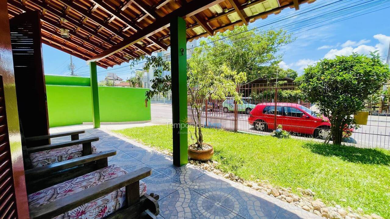 Casa para aluguel de temporada em Florianopolis (Canasvieiras)