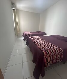 Hasta 10 personas, cerca de centro comercial, aire acondicionado, garaje.