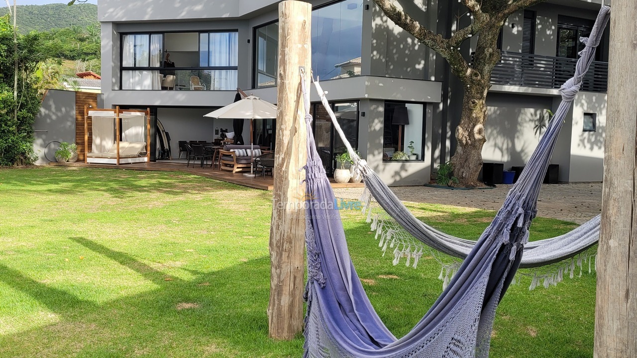 House for vacation rental in Florianópolis (Praia da Armação)