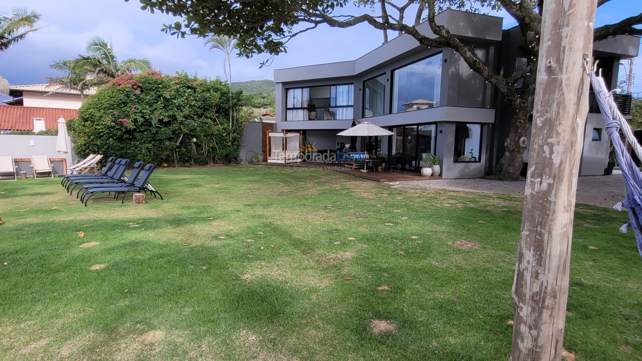 House for vacation rental in Florianópolis (Praia da Armação)