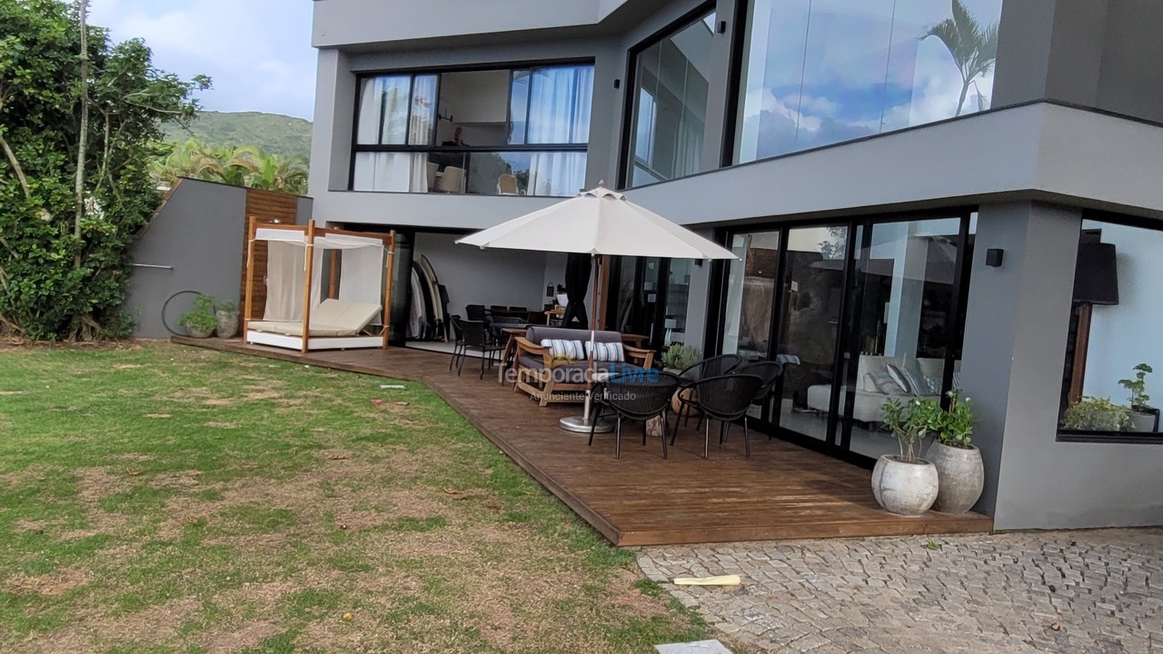 House for vacation rental in Florianópolis (Praia da Armação)