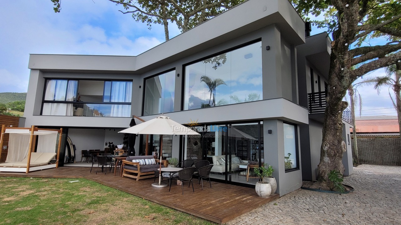 House for vacation rental in Florianópolis (Praia da Armação)