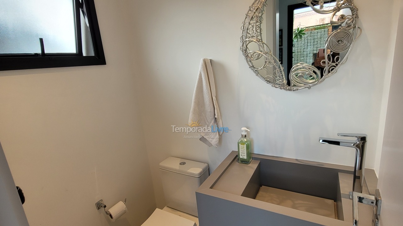 House for vacation rental in Florianópolis (Praia da Armação)