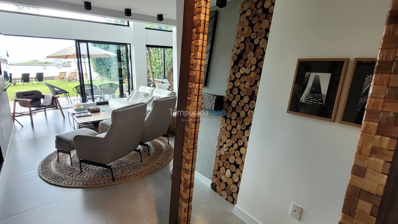 House for vacation rental in Florianópolis (Praia da Armação)